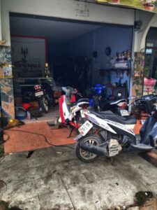 Roller Werkstatt Thailand e1417630460444