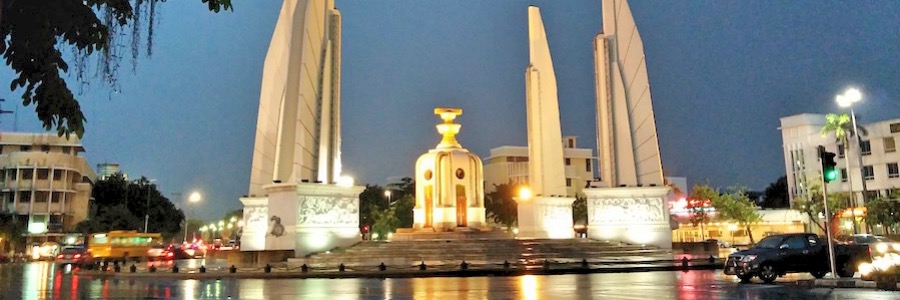 Demokratie-Denkmal Bangkok Sehenswürdigkeit