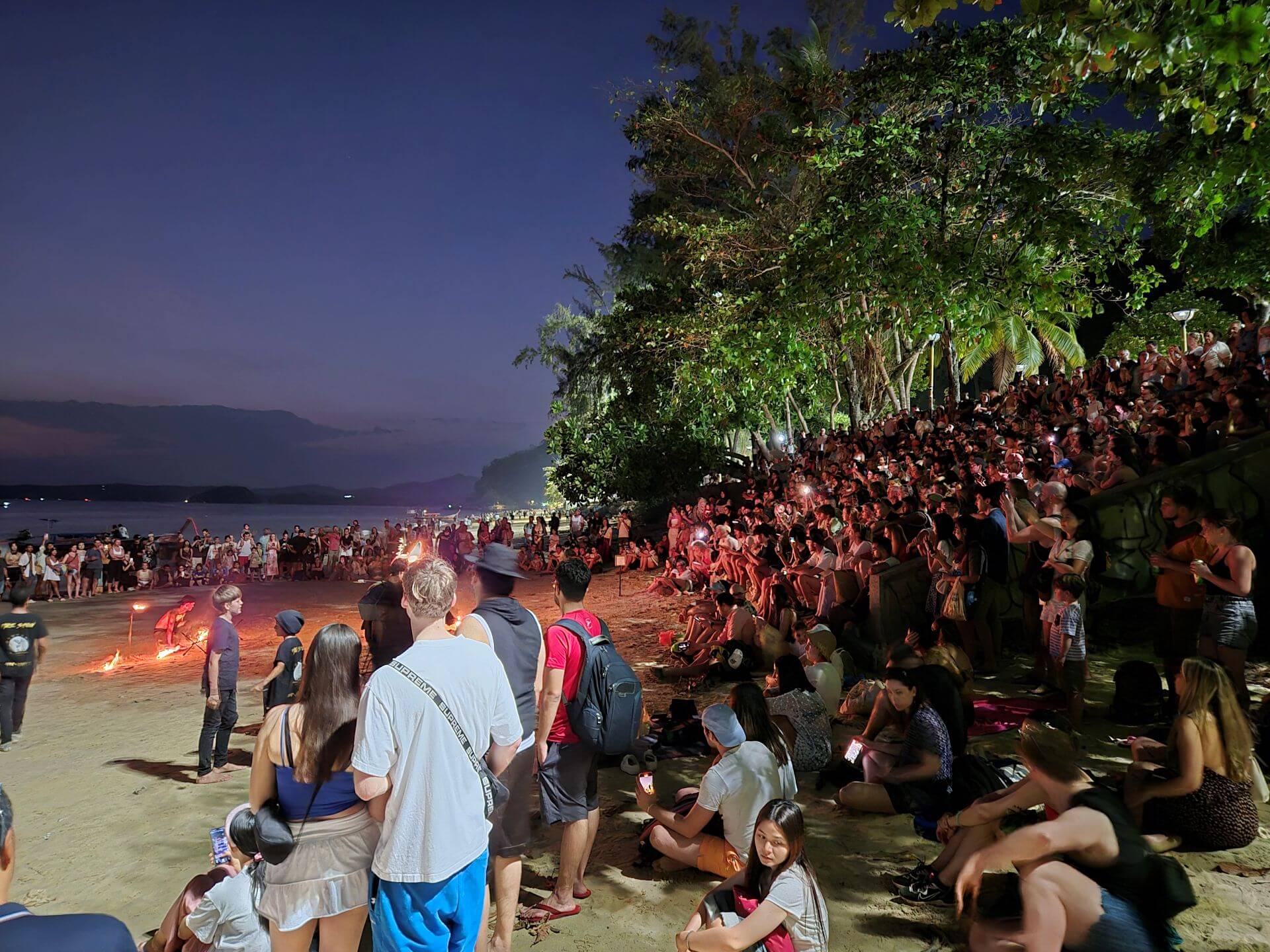 Feuershow am Ao Nang Beach 2025