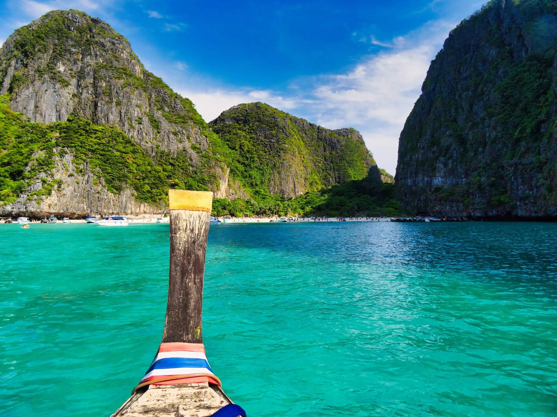 Einfahrt in die Maya Bay Koh Phi Phi Einfahrt in die Maya Bay Koh Phi Phi
