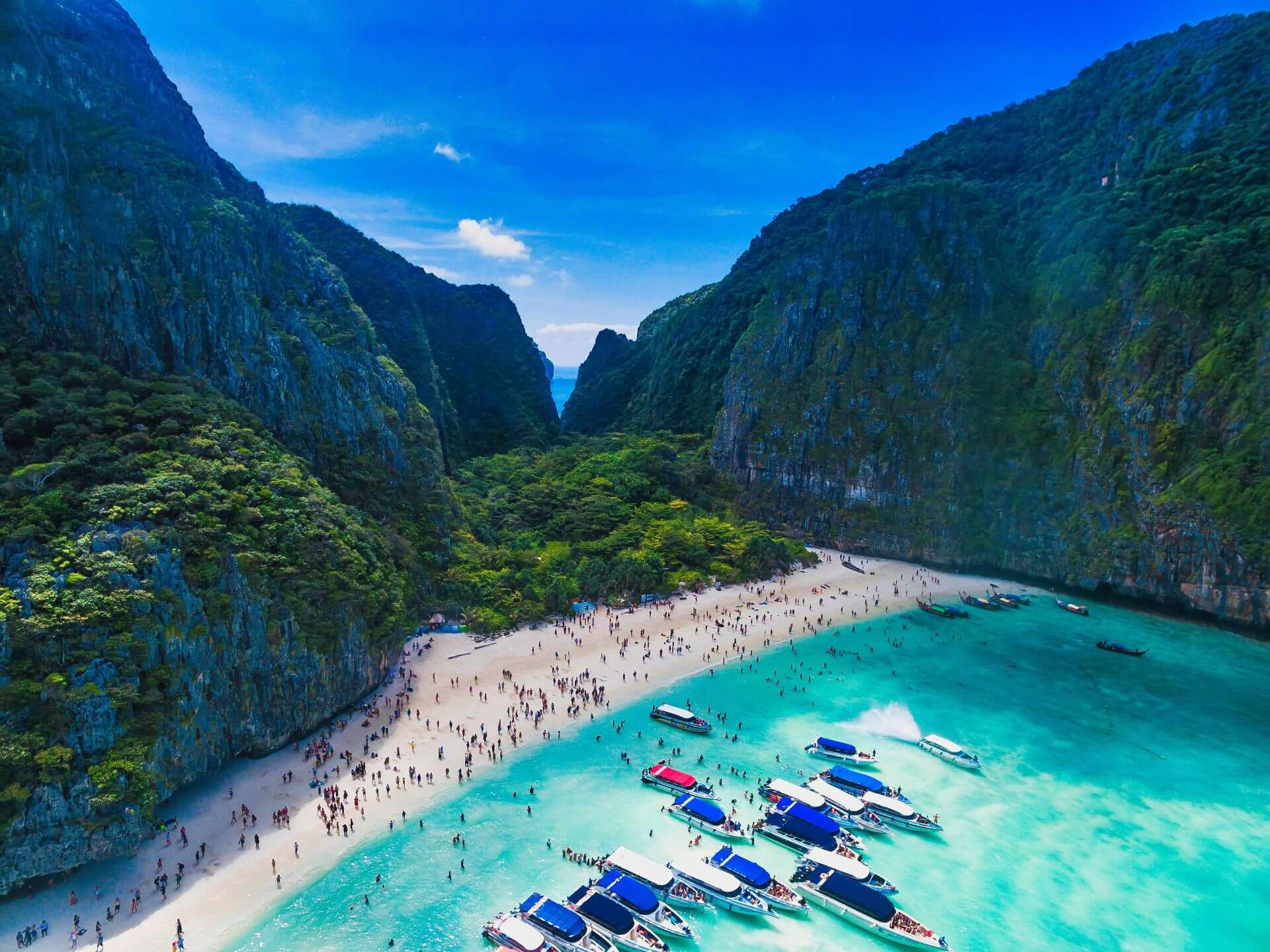 Maya Bay Koh Phi Phi Drohnenaufnahme Maya Bay Koh Phi Phi Drohnenaufnahme