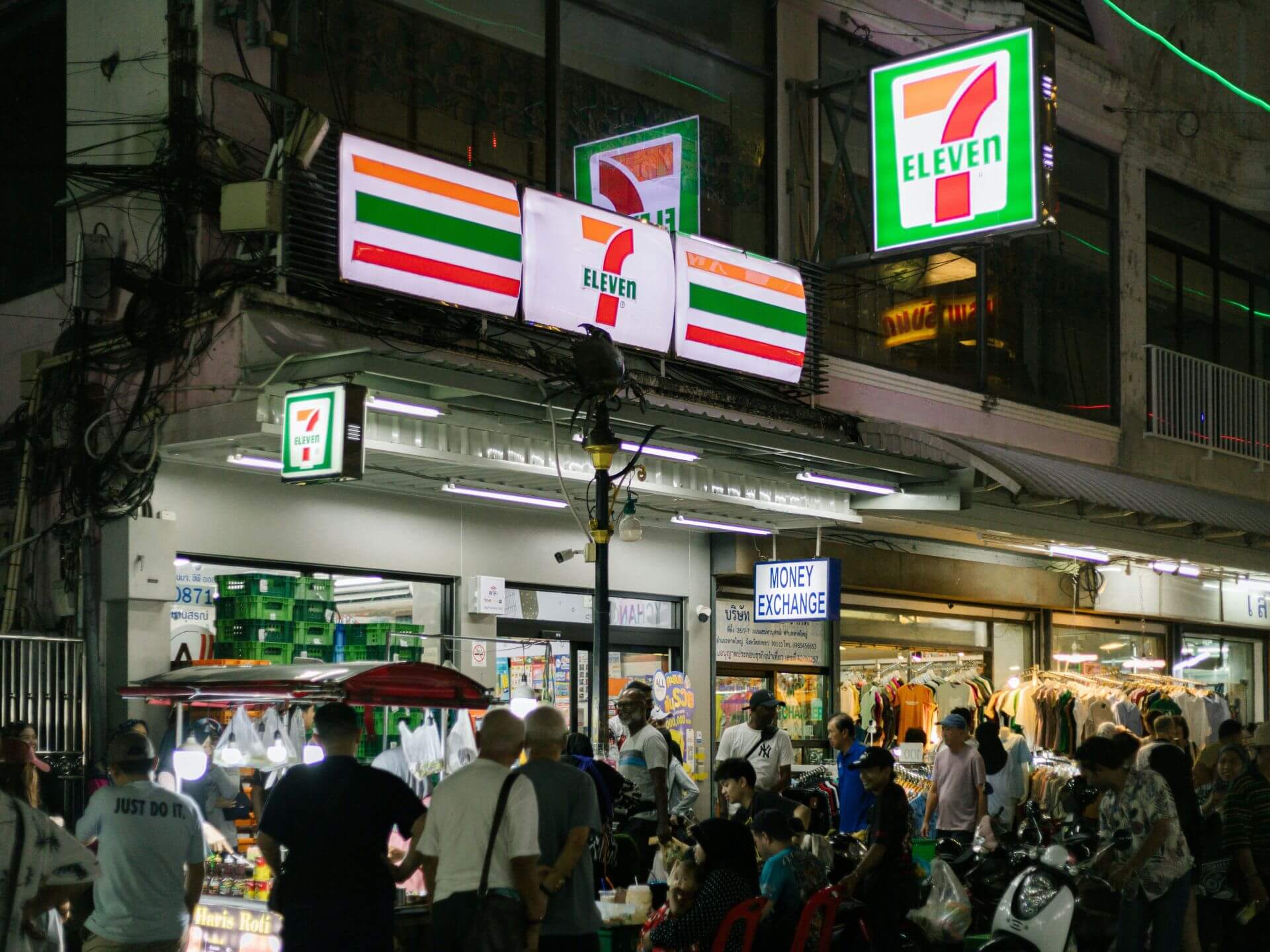 7 Eleven bei Nacht in Thailand