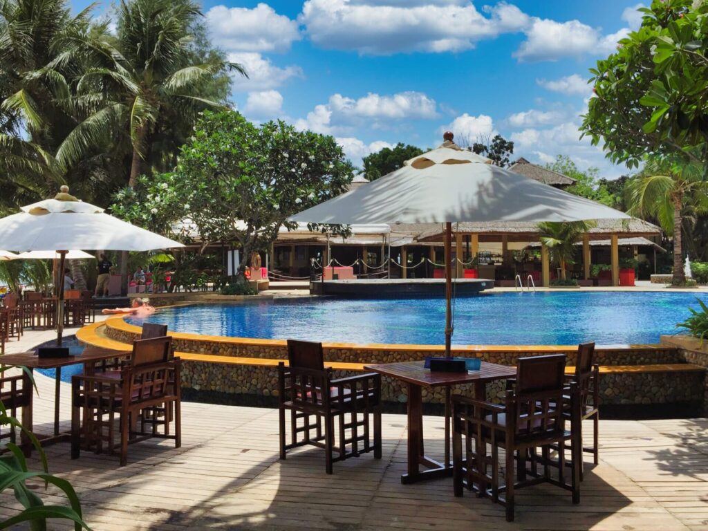 Centara Koh Chang Strandpool und Bar