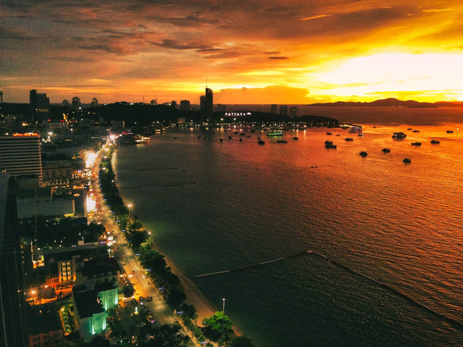 Pattaya Bay Sonnenuntergang von Hilton Horizon Bar