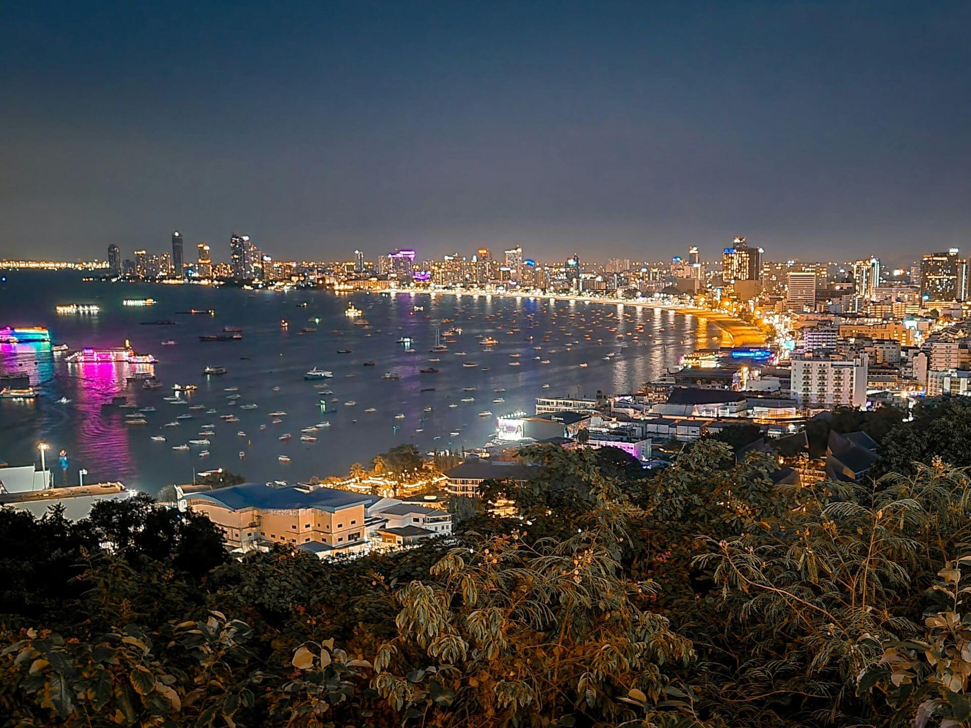 Pattaya Viewpoint Ausblick bei Nacht