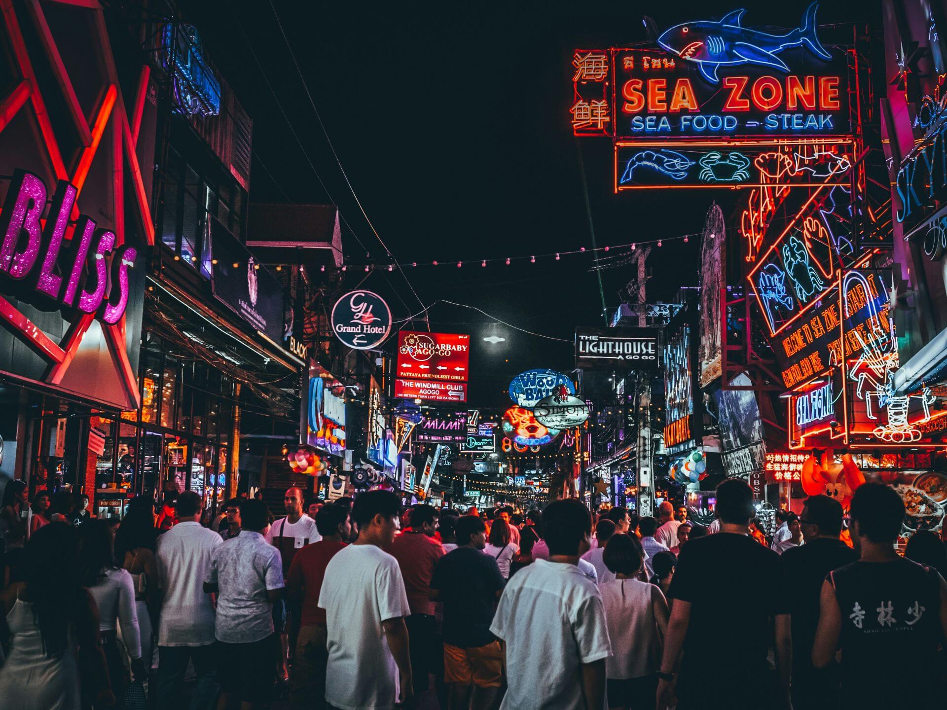 Pattaya Walking Street bei Nacht