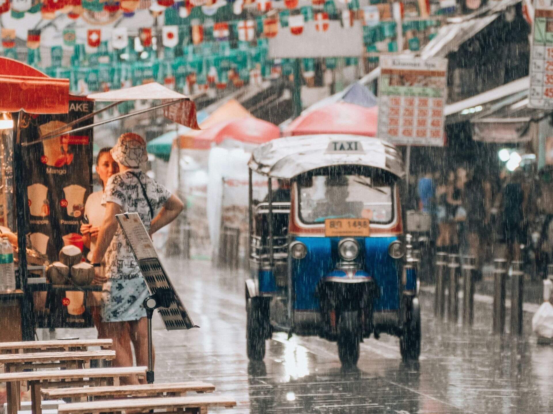 Tuk Tuk bei Regen in Bangkok