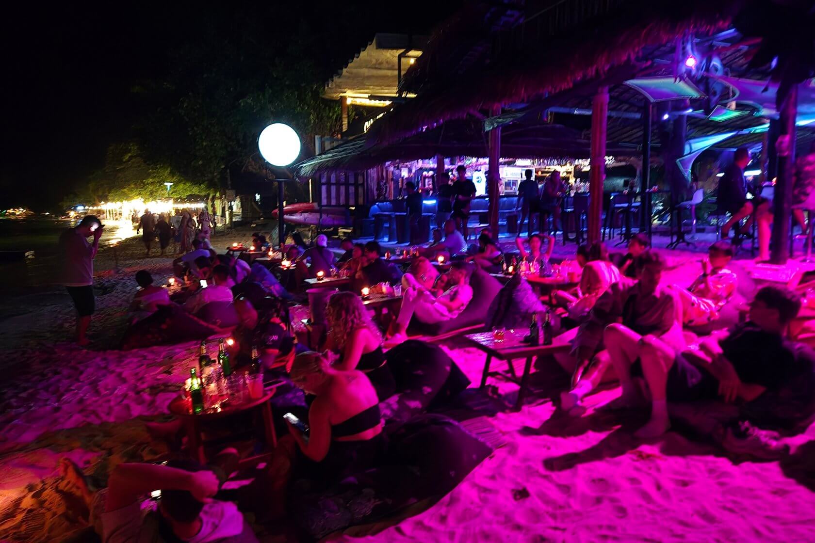 Pattaya Beach Strandbar Koh Lipe am Abend Pattaya Beach Strandbar Koh Lipe am Abend